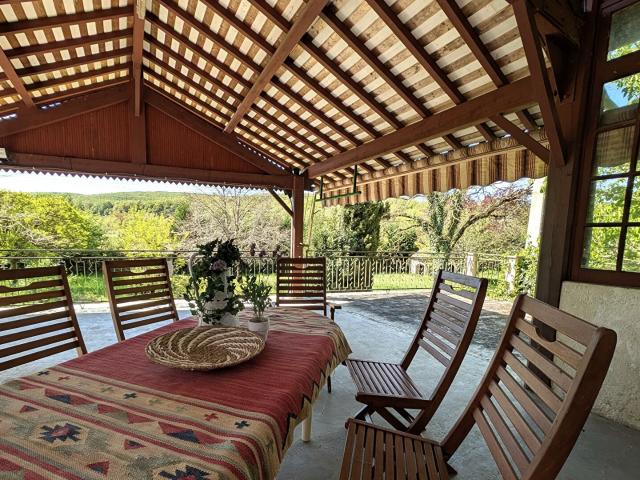 Maison en pierre en bordure de la rivière. 138m² Milhars