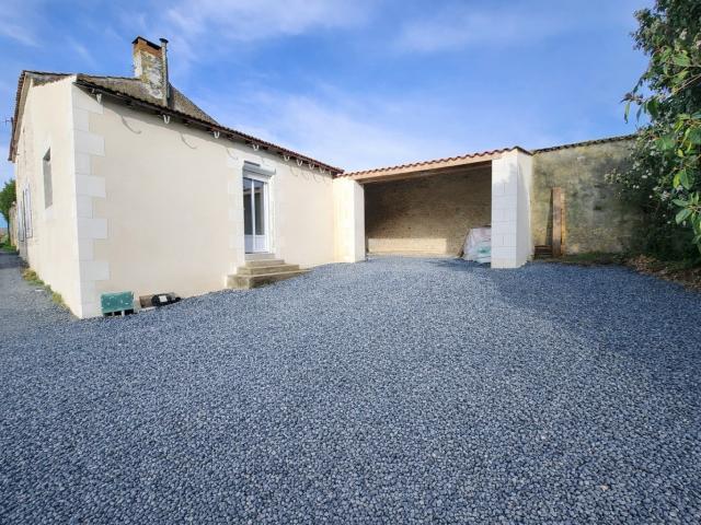 Maison en pierre entièrement rénovée, 3 chambres et grand bu. 125m² Saint Aubin la Plaine