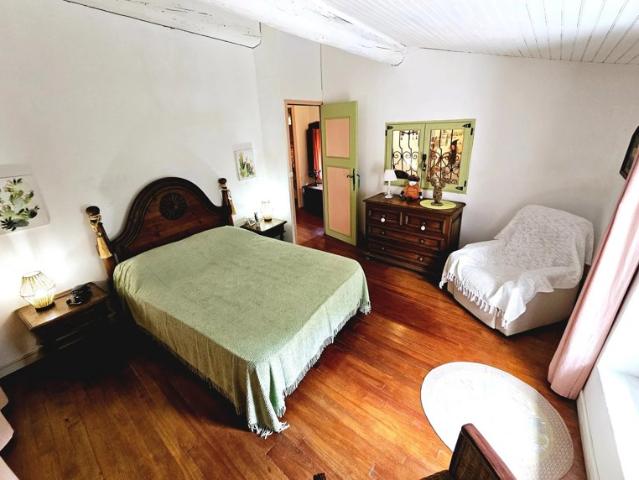 Maison en pierre entièrement rénovée dans un cadre magnifique avec de belles vues