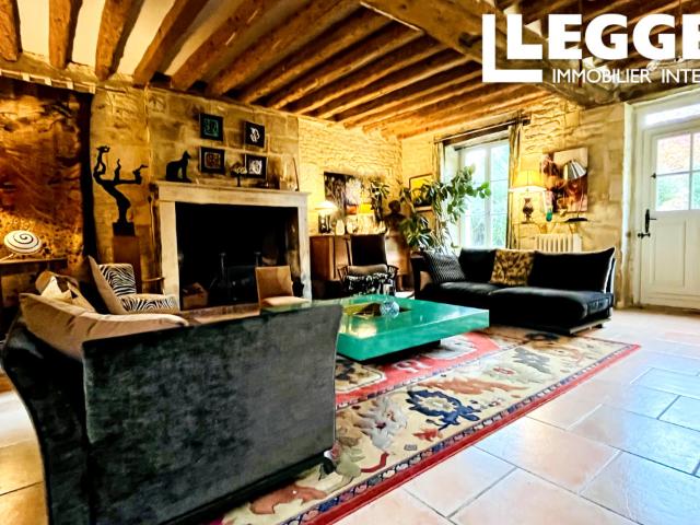 Maison en pierre entièrement rénovée dans une ferme fortifiée typique de Basse Normandie, à 10 min d’Argentan