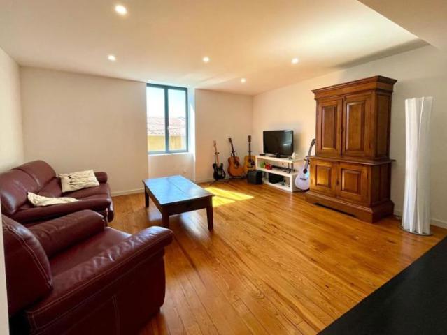 Charmante maison rénovée en pierre à Mezel