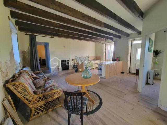 Maison en pierre fort potentiel sur 1679 m² de terrain
