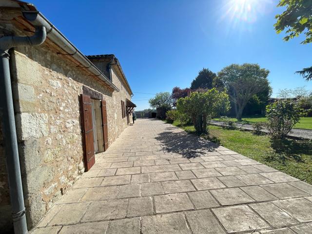 Maison en pierre + gîte + piscine TRENTELS 141m² Trentels