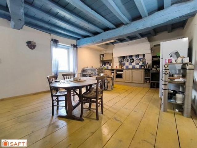 Maison en pierre, Gites, Dépendances, Grand terrain, Source