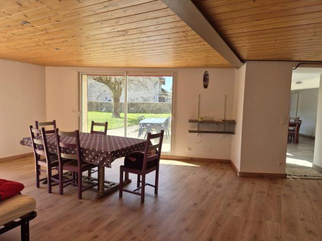 MAISON EN PIERRE + GRAND TERRAIN CEIGNES