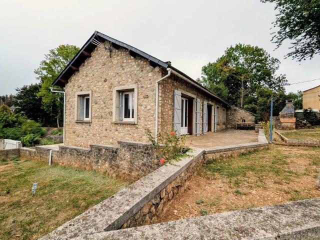 MAISON EN PIERRE INDÉPENDANTE 3 CHAMBRES GARAGE 54 M2 TERRAIN 695 M2