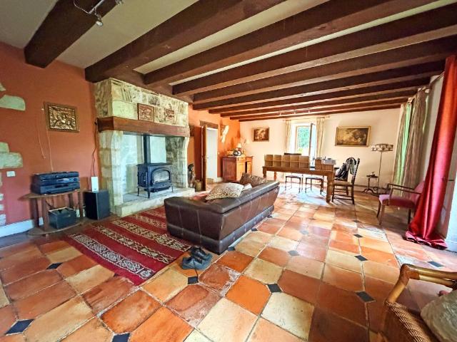 Maison en pierre, piscine, 3,5 hectares