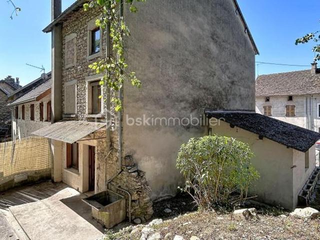 Maison en pierre pleine de charme et de potentiel