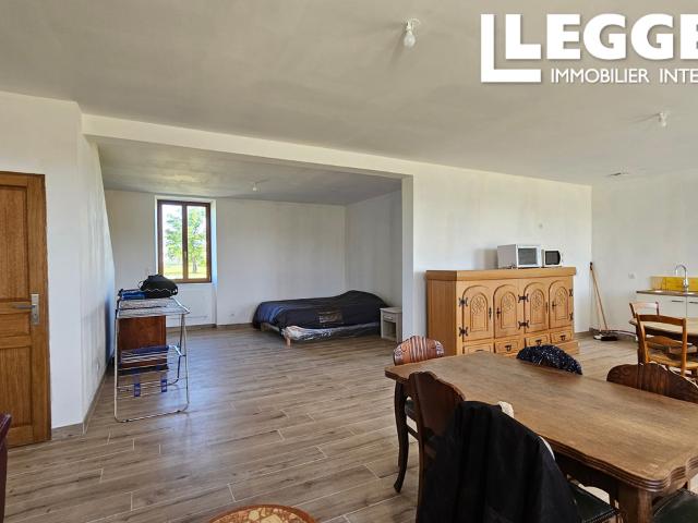 Maison en pierre reconstruite en 2025 avec grange et 14,7 ha de terrain