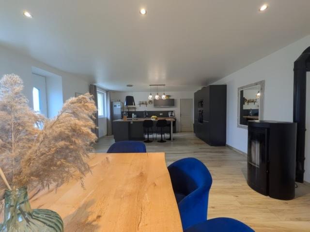 Maison en pierre rénovée – 208 m² – 5 chambres – Vie de plai. 208m² Saint Maixent L'école