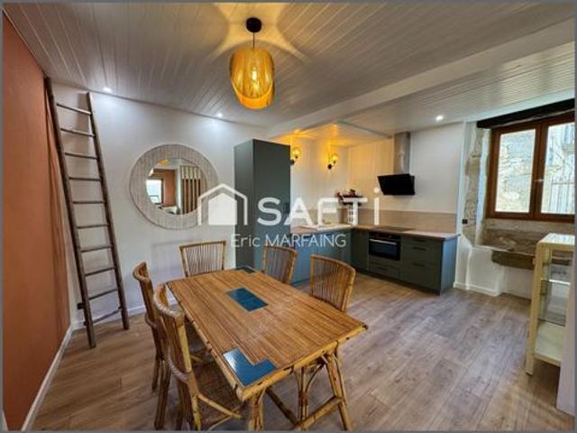Maison en pierre rénovée – cœur de village vivant