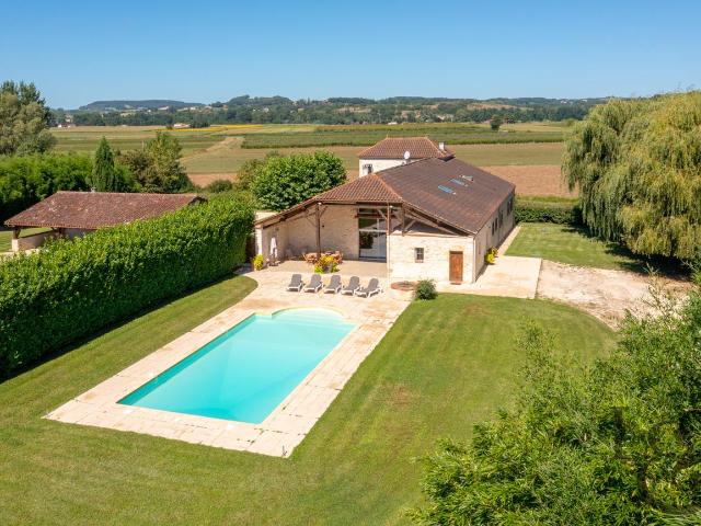 Maison en pierre rénovée à vendre en périphérie de Villeneuv. 500m² Saint Georges