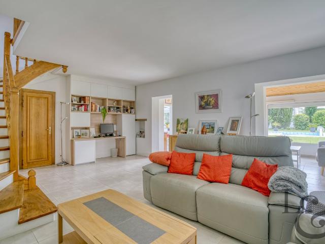 Maison en pierre rénovée à vendre proche commerces de Villen. 143m² Villeneuve sur Lot