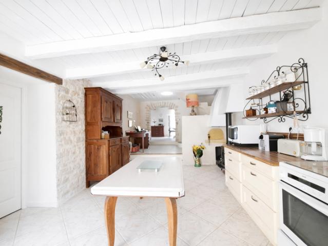 Maison en pierre rénovée à Ladoye Sur Seille 39210, 6 701m² de terrain en bord de rivière