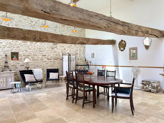 Maison en pierre rénovée, à quelques pas de Duras 237m² Duras