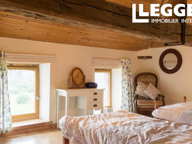 Maison en pierre rénovée avec 5 chambres située dans un hameau près de Rochechouart