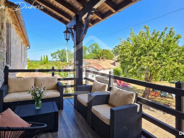 Maison en pierre rénovée avec vue sur les vignes, au cœur d’. 115m² Loubès Bernac