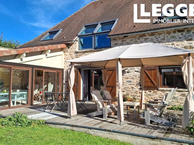 Maison en pierre rénovée avec gîte indépendant à Saint Germain les Belles