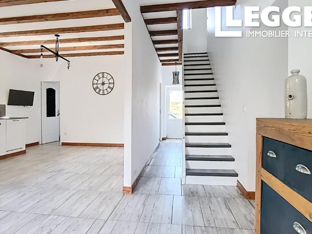 Maison en pierre rénovée avec goût, hameau tranquille