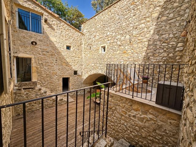 Maison en pierre rénovée avec jardin et piscine 224m² Mirmande