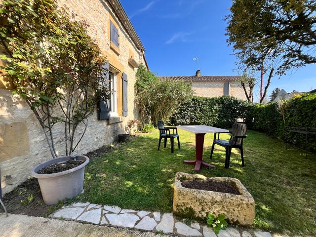 Maison en pierre rénovée avec jardin, proche Monpazier