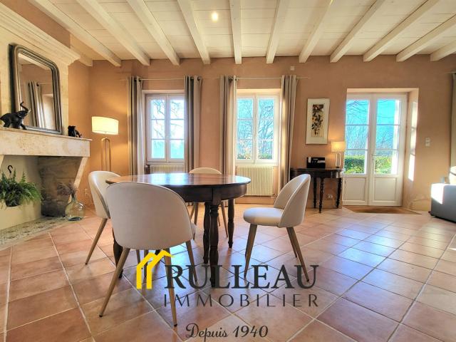Maison en pierre rénovée avec piscine, dépendances et vue su. 180m² Gauriac