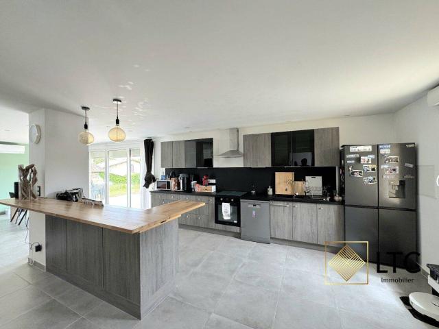 Maison en pierre rénovée de 180m2 avec dépendance