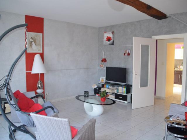 Maison en pierre rénovée d'environ 260m2 avec vaste espace d