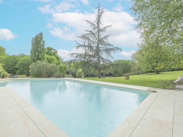 Maison En Pierre Sur 1.97 Ha 140m² Carignan de Bordeaux
