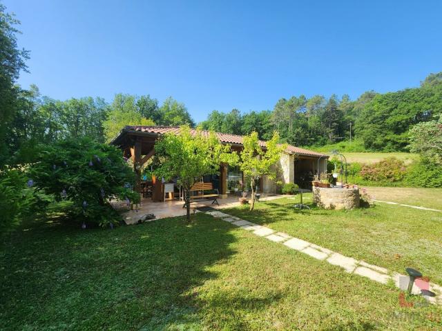 Maison en pierre sur un terrain de plus de 4 hectares 153m² Prayssac