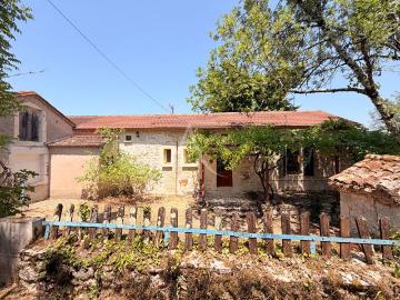 Maison en pierre sur cave, grand terrain, et une maison en location