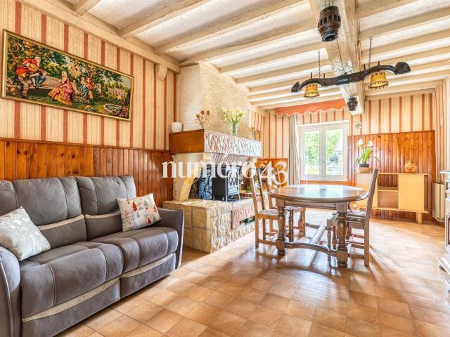 Maison en pierre T4 de 126 m², dépendances sur 8080 m² terra. 126m² Mourens