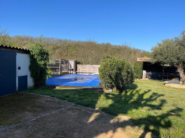 Maison en pierre T5/6 rénovée avec piscine sur 989m2 terrain 138m² Milhars