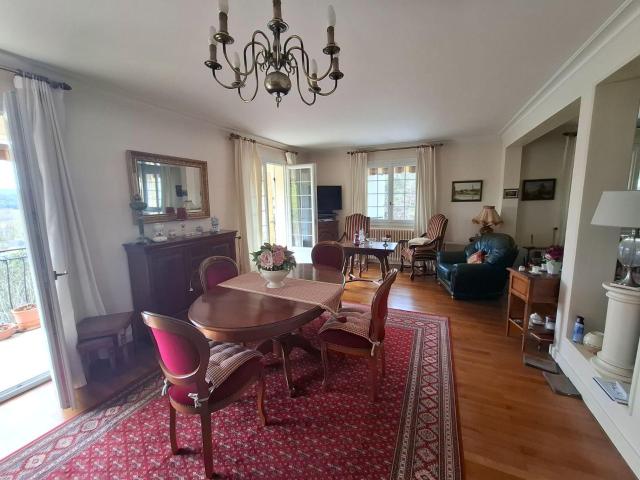 Maison en pierre vue dominante sans vis à vis 155m² Lalinde