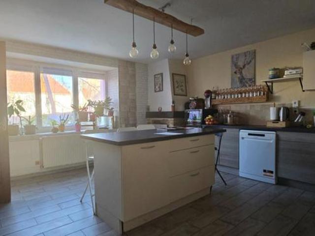 Maison en pierre 146m² rénovée situé à Frasne le Château