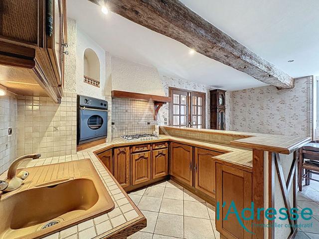 Maison en pierre 151 m² SAINT GEORGES BUTTAVENT