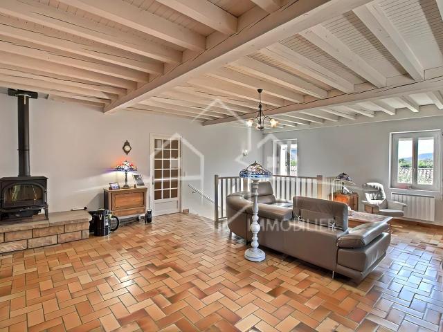 Maison en pierre 161 m² hab, 4 ch avec piscine