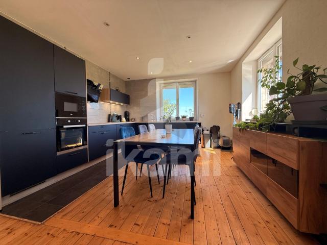 Maison en pierre 127 m2, annexes aménageables 250 m2, garag. 127m² La Charme