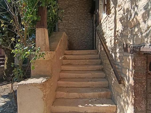 MAISON EN PIERRE 124 m² HABITABLES COUR TERRASSE CAVES 2/3 CHAMBRES CAMPAGNE