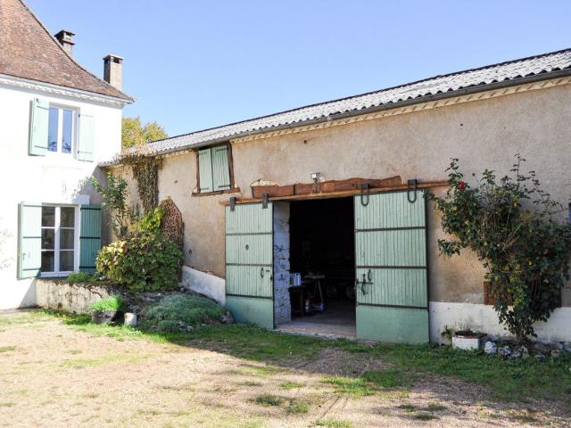 Maison en pierre 247 m² 8 chambres Terrain 2 130 m². 247m² Savignac les Eglises