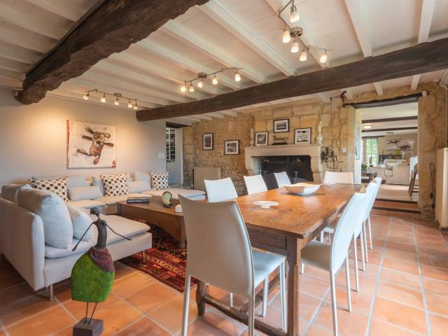 Maison En Pierre 250 M2 4 Ch 1.2 Ha Calme 250m² Latresne