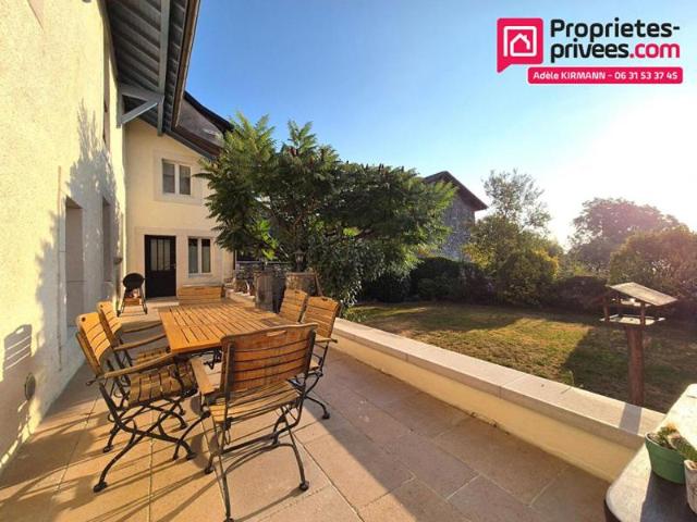 Maison en pierre 200m2 4 chambres Jardin Garage Pays de Gex