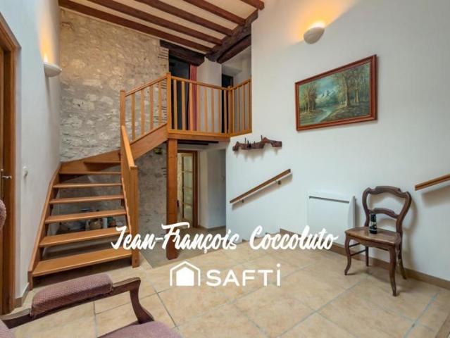 Maison en pierre à la campagne