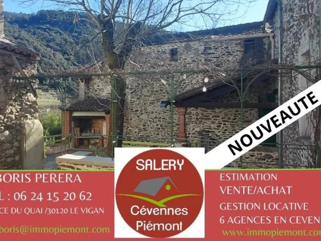 Maison en pierre – 210 m² – Terrain 638 m² – Bord de rivière