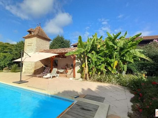 Maison en pierre 220m2, 6 chambres, piscine sur parcelle 5126m2