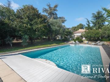 Maison En Pierre 226 M2 A Fort Potentiel Parcelle 1820 M2. 226m² Latresne