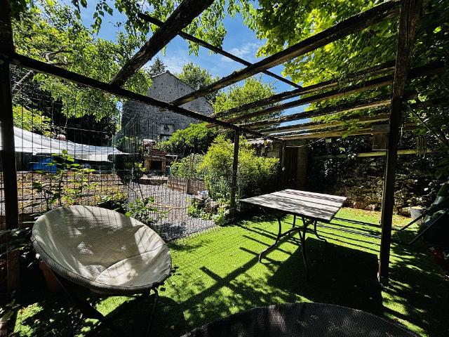 Maison en pierre 2 pièces 52m2 avec jardin
