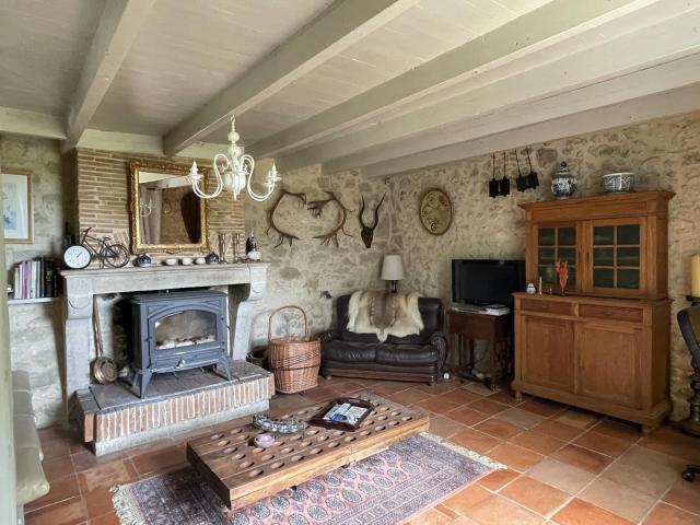 Maison en pierre, 3 chambres, 1 bureau, 2 Sdb/Wc, piscine, p. 123m² Coubeyrac