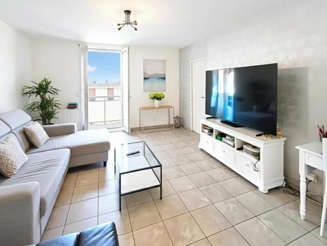 Maison en pierre, 4 niveaux, 90 m² de jardin + dépendances