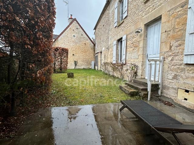 Maison en pierres 5 pièces à Étais la Sauvin 89, beaux volumes et cachet